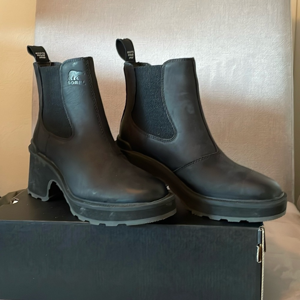 Sorel Women’s Hi-Line Chelsea Boot